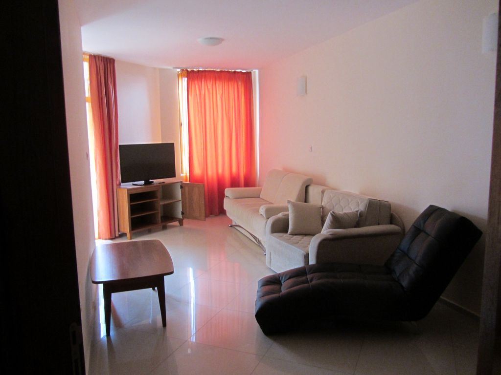 Erste Meereslinie zum Strand Butamyata! Möblierte Zweizimmerwohnung mit teilweisem Meerblick in Sinemorets