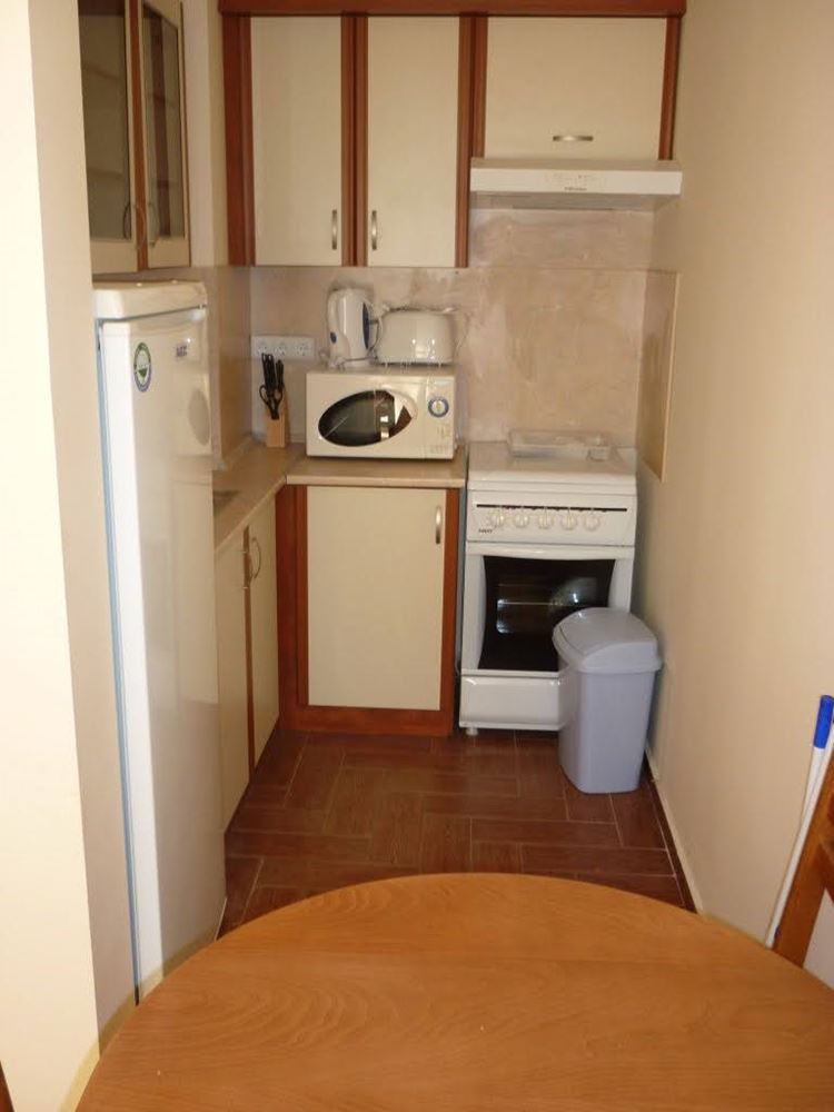 Möblierte Zwei-Zimmer-Wohnung direkt am Strand mit Meerblick in Elenite