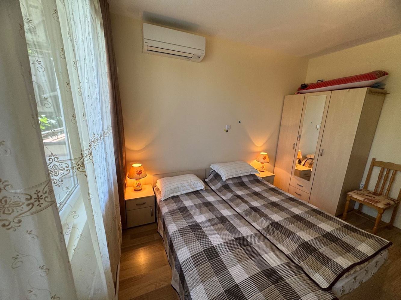 Wohnung mit einem Schlafzimmer in der Altstadt von Pomorie – vollständig möbliert, in einem Wohngebäude und bezugsfertig