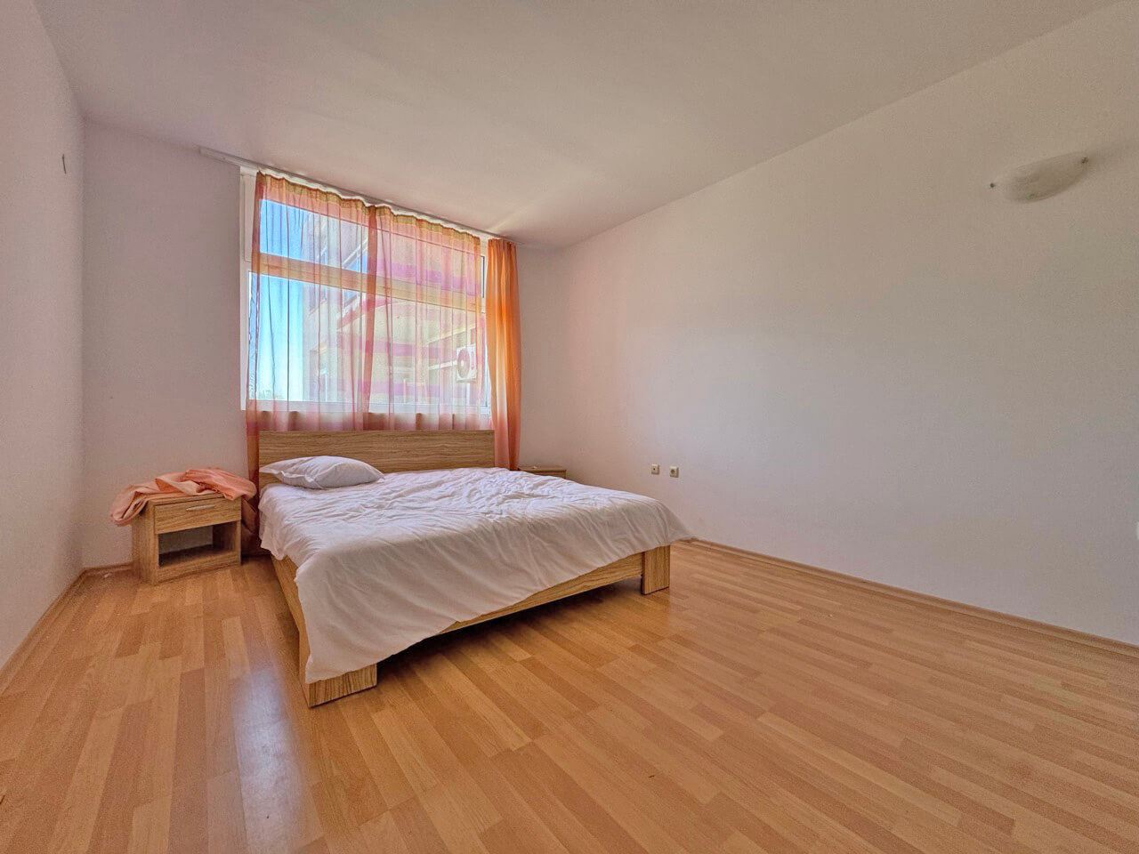 Helle und geräumige 2-Zimmer-Wohnung mit Meerblick in Sonnenstrand