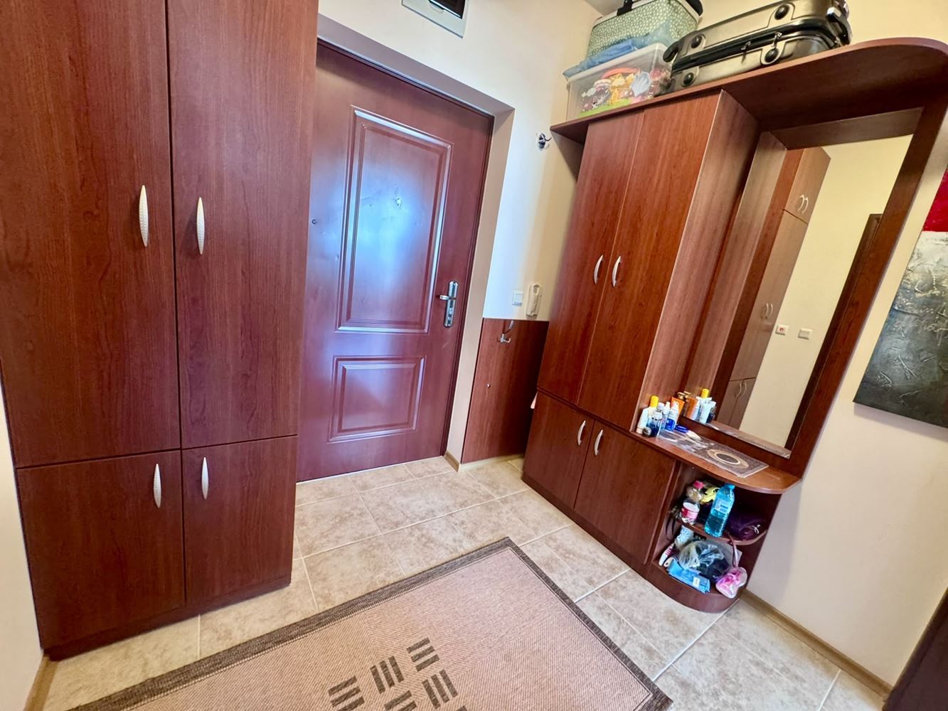 Komfortable 2-Zimmer-Wohnung mit großzügiger Terrasse und Poolblick in einer luxuriösen Anlage in Nessebar