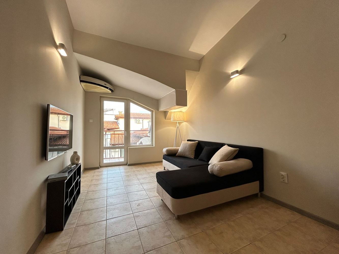 Geräumige 3-Zimmer-Wohnung in Sveti Vlas inmitten von viel Grün