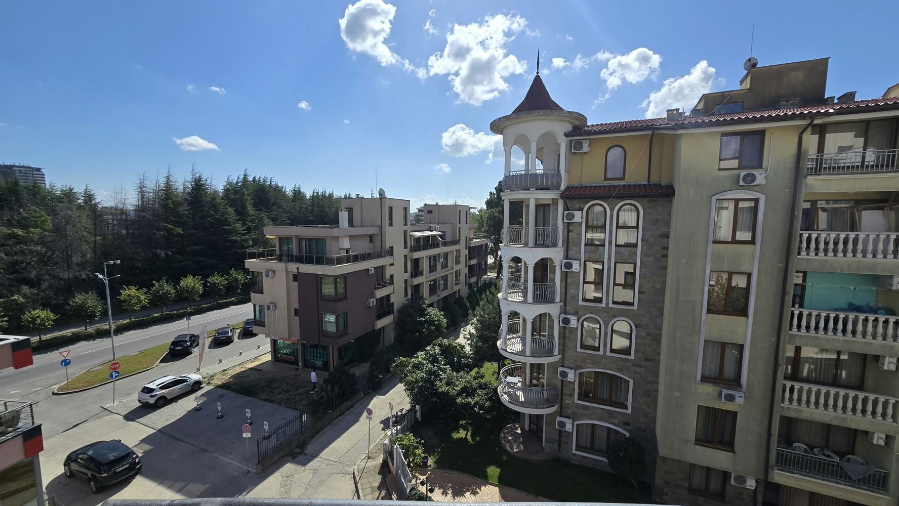 Südlich ausgerichtete 2-Zimmer-Wohnung mit Parkblick und fertigen Verkaufsunterlagen in Sonnenstrand