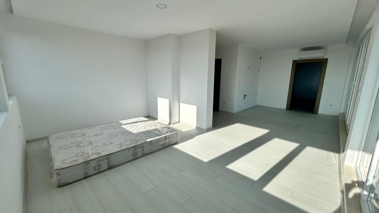 Sonnenstrand – neue Drei-Zimmer-Wohnung (Apartment mit zwei Schlafzimmern) mit großer Terrasse und Poolblick