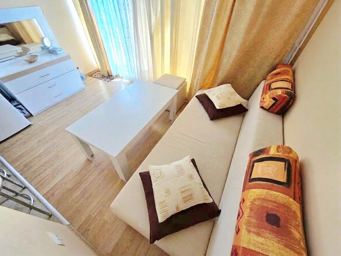 Panoramablick auf das Meer in erster Meereslinie – möblierte Zweizimmerwohnung mit einem Schlafzimmer in Sveti Vlas