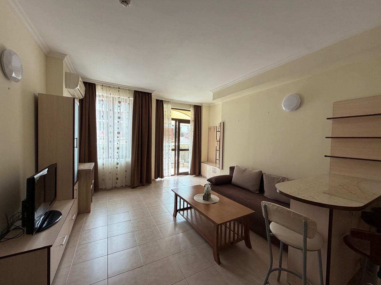 Geräumiges Apartment 300 Meter vom Strand entfernt in Sveti Vlas – ausgezeichnete Investition mit Möglichkeit zur Aufteilung in zwei Wohnungen