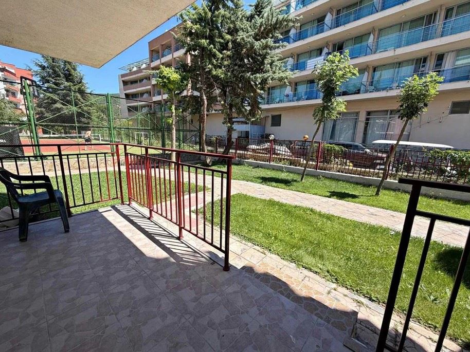 Wohnung in erster Meereslinie in Elenite – umfassende Renovierung, Haushaltsstrom und direkter Zugang zum Strand