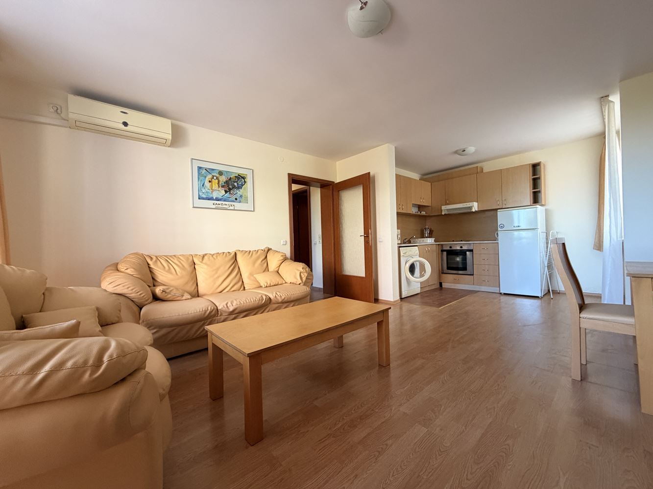 Absolute erste Meereslinie in Sveti Vlas! Geräumige Zweizimmerwohnung mit wunderschönem Meerblick