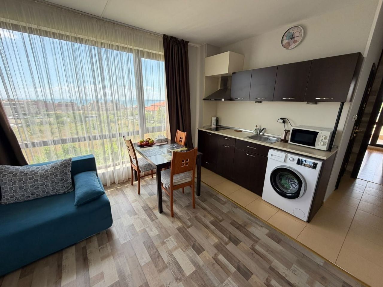 Stilvolle Wohnung mit einem Schlafzimmer und Meerblick in einer prestigeträchtigen Wohnanlage in Sveti Vlas – ideal für Urlaub und Investition