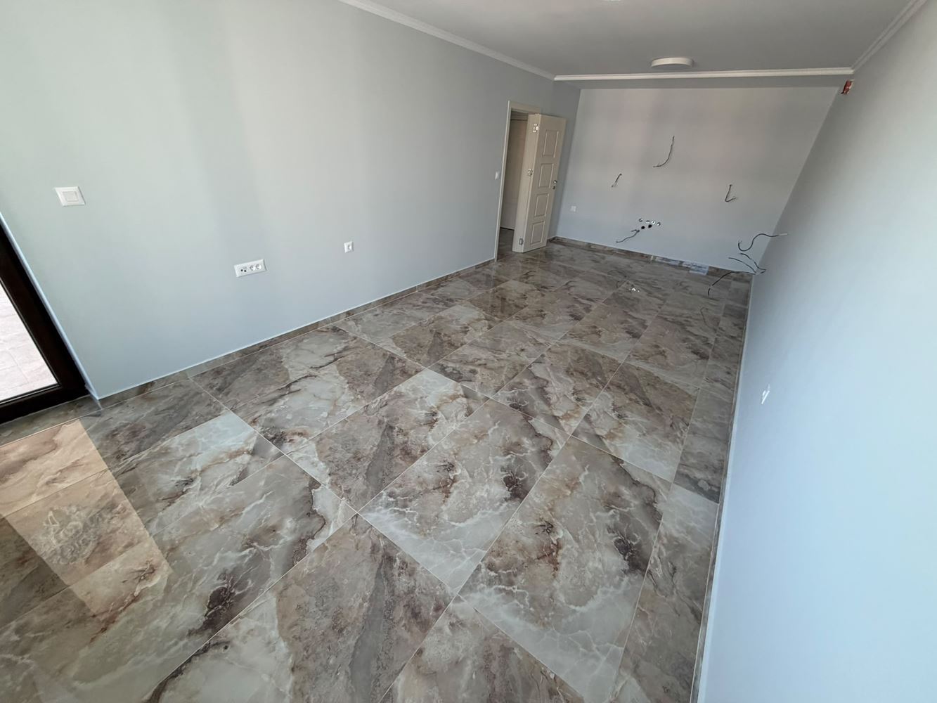Neue 2-Zimmer-Wohnung mit Pool- und Meerblick in einem luxuriösen First-Line-Komplex in Nessebar