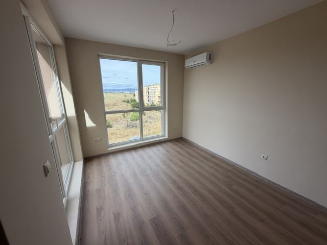 Neue Zweizimmerwohnung mit großzügigem Balkon in einer modernen Anlage in Ravda