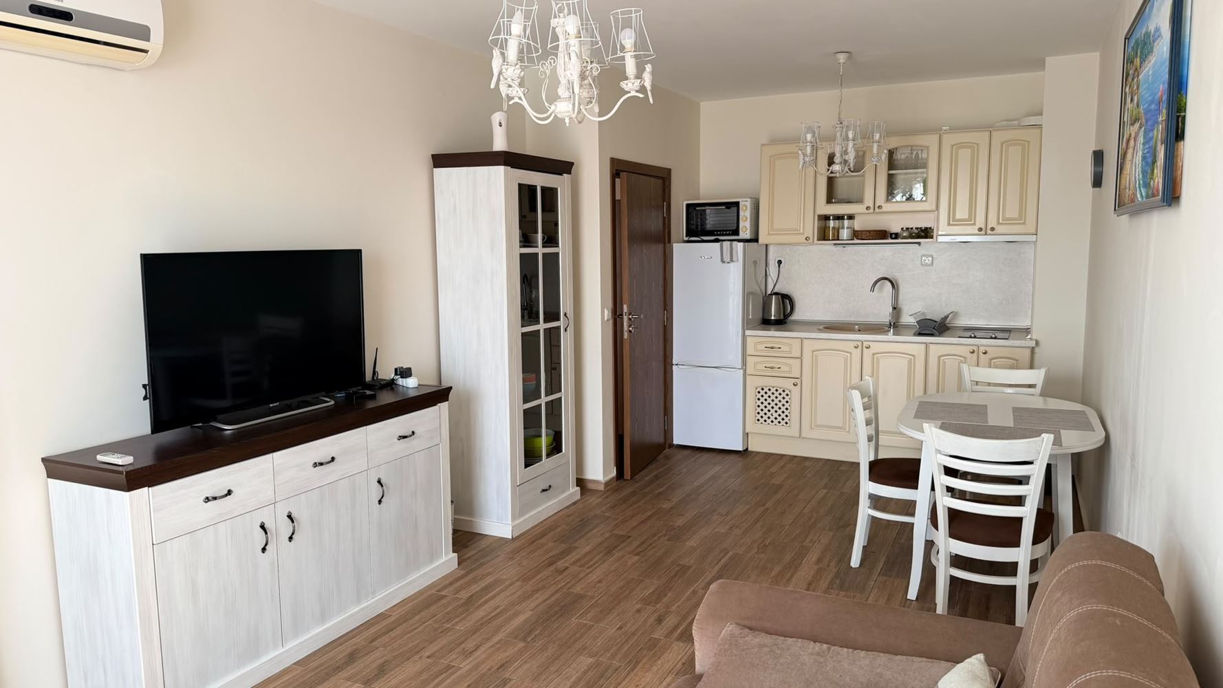 Zweizimmerwohnung mit Panoramablick, nur einen Schritt vom Meer entfernt in Ravda