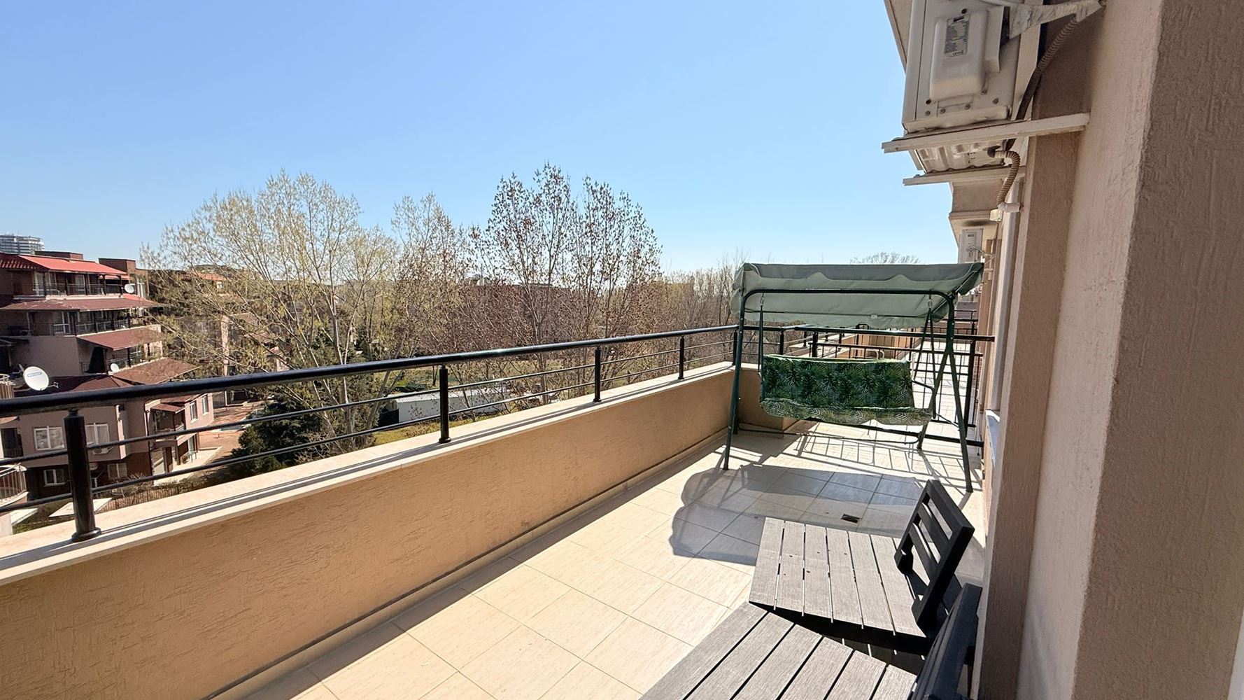 Luxuriöse Maisonette-Wohnung mit drei Schlafzimmern im Herzen von Sonnenstrand – Raum, Stil und Komfort auf zwei Ebenen