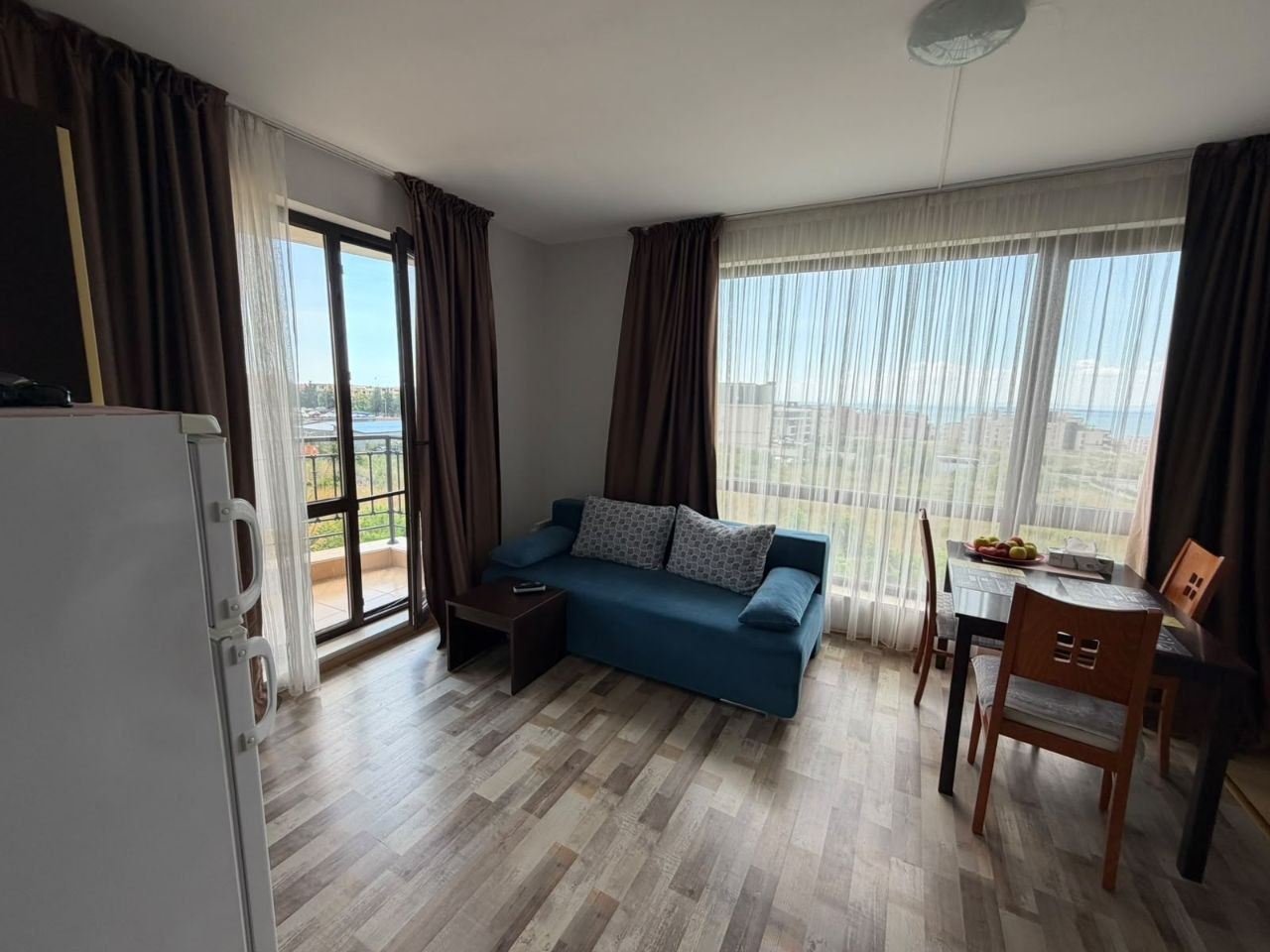 Stilvolle Wohnung mit einem Schlafzimmer und Meerblick in einer prestigeträchtigen Wohnanlage in Sveti Vlas – ideal für Urlaub und Investition