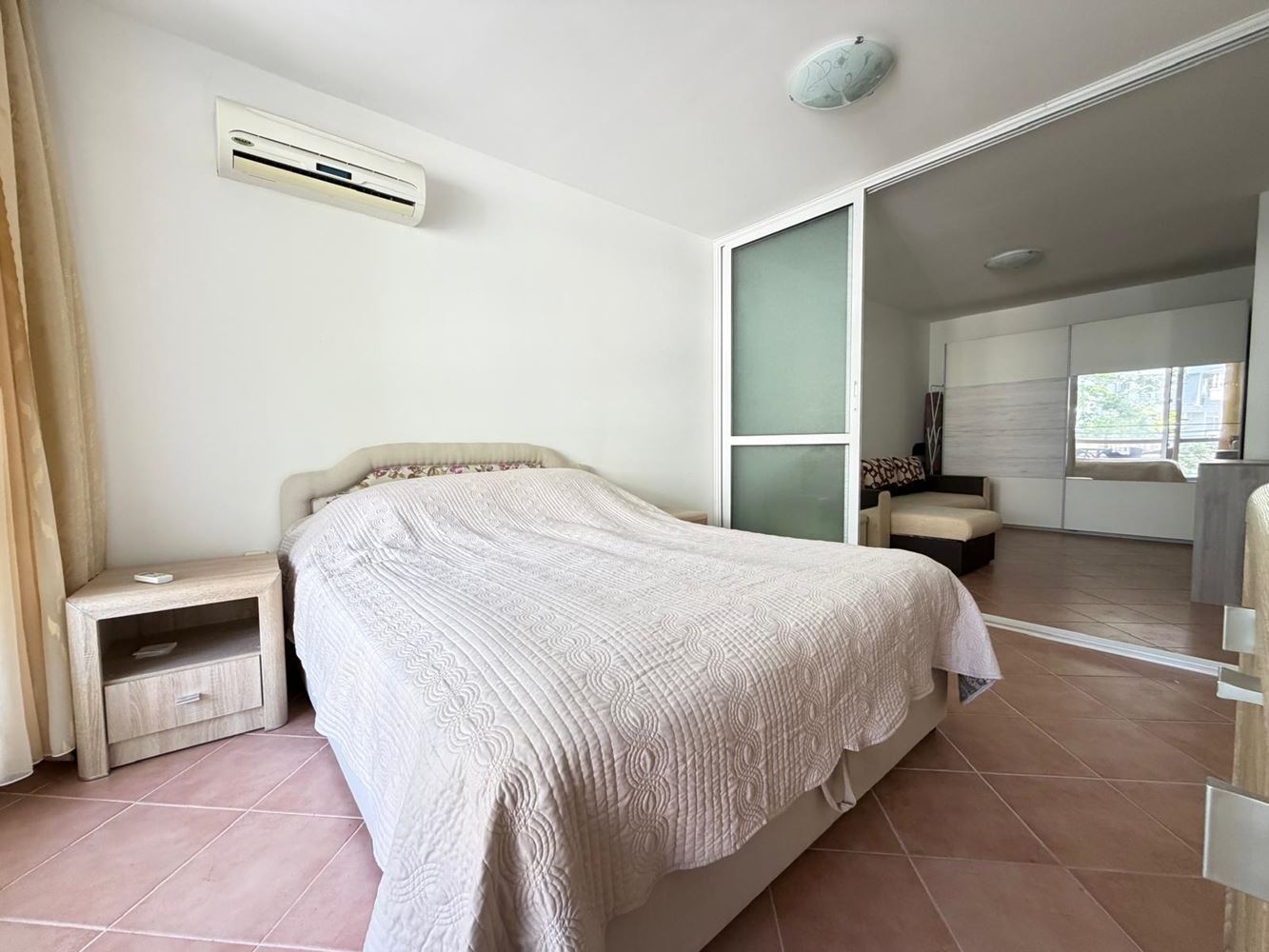 Geräumige Wohnung mit einem Schlafzimmer in Pomorie – mit großer Terrasse und ausgezeichnetem Investitionspotenzial