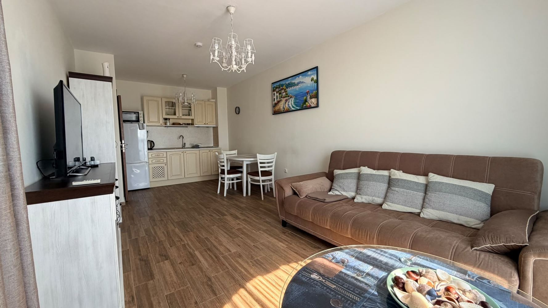 Zweizimmerwohnung mit Panoramablick, nur einen Schritt vom Meer entfernt in Ravda