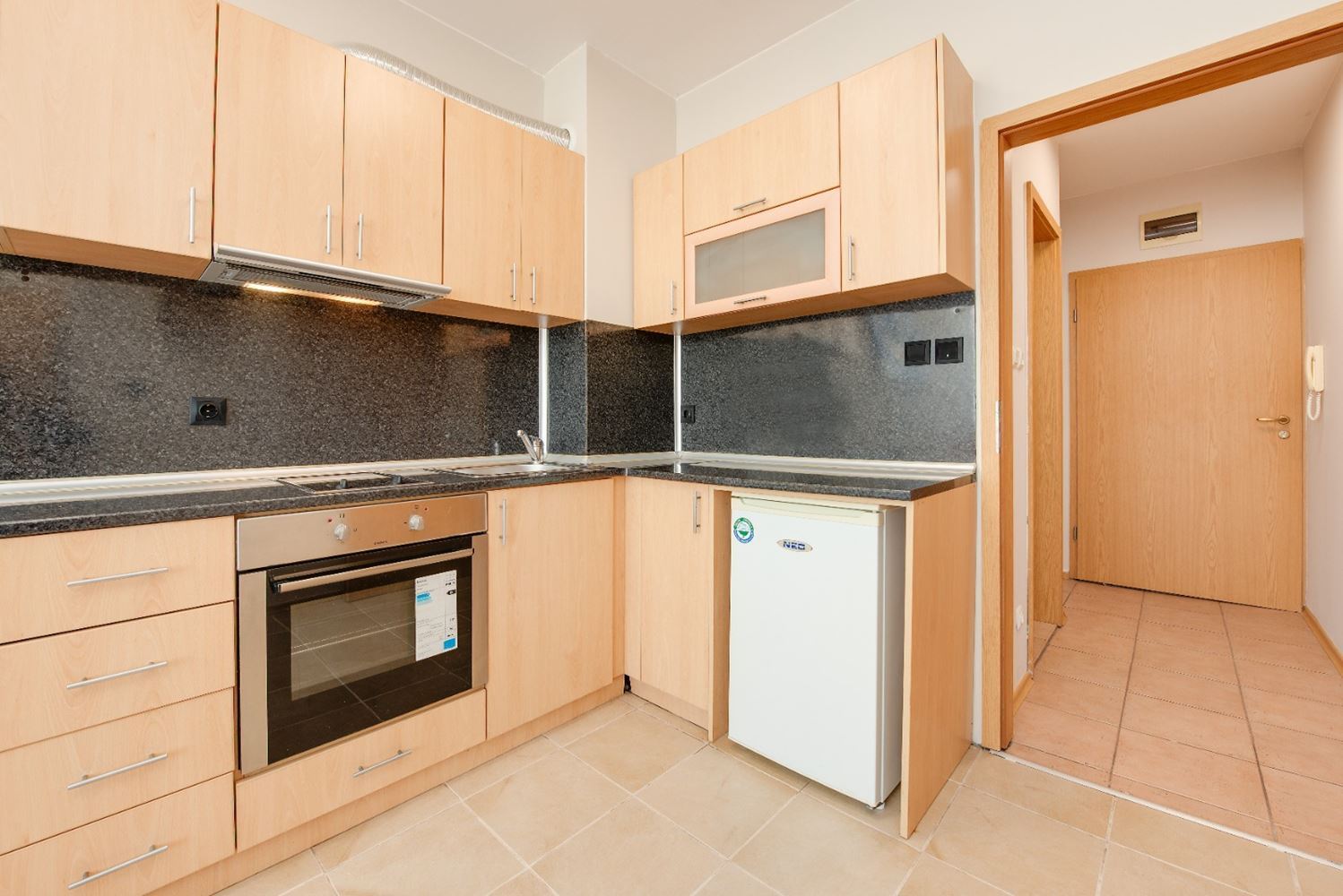 Sonniges und großzügiges Studio mit Meerblick in Ravda – 100 m vom Strand entfernt, in einer gepflegten Anlage mit Pool und Grünflächen