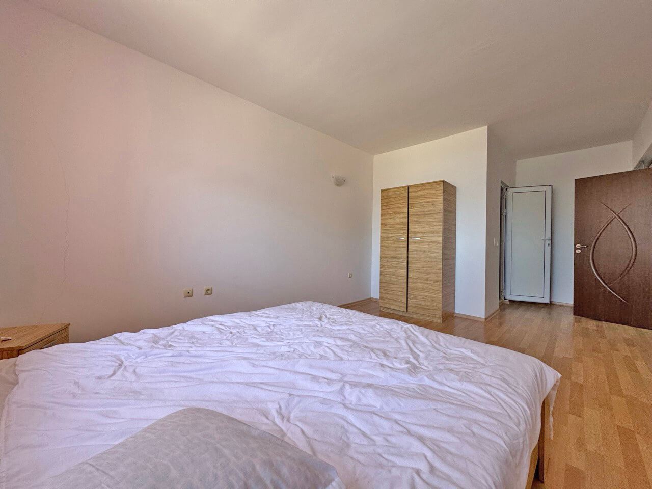 Helle und geräumige 2-Zimmer-Wohnung mit Meerblick in Sonnenstrand