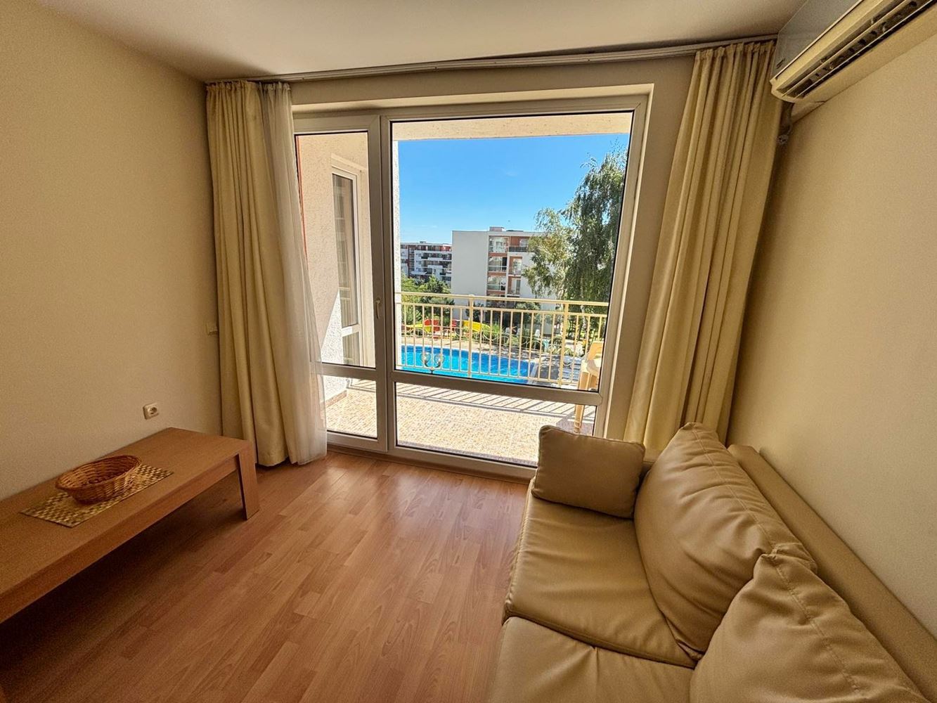 Wohnung mit wunderschönem Poolblick in Sveti Vlas – Ihr Ort für Erholung am Meer