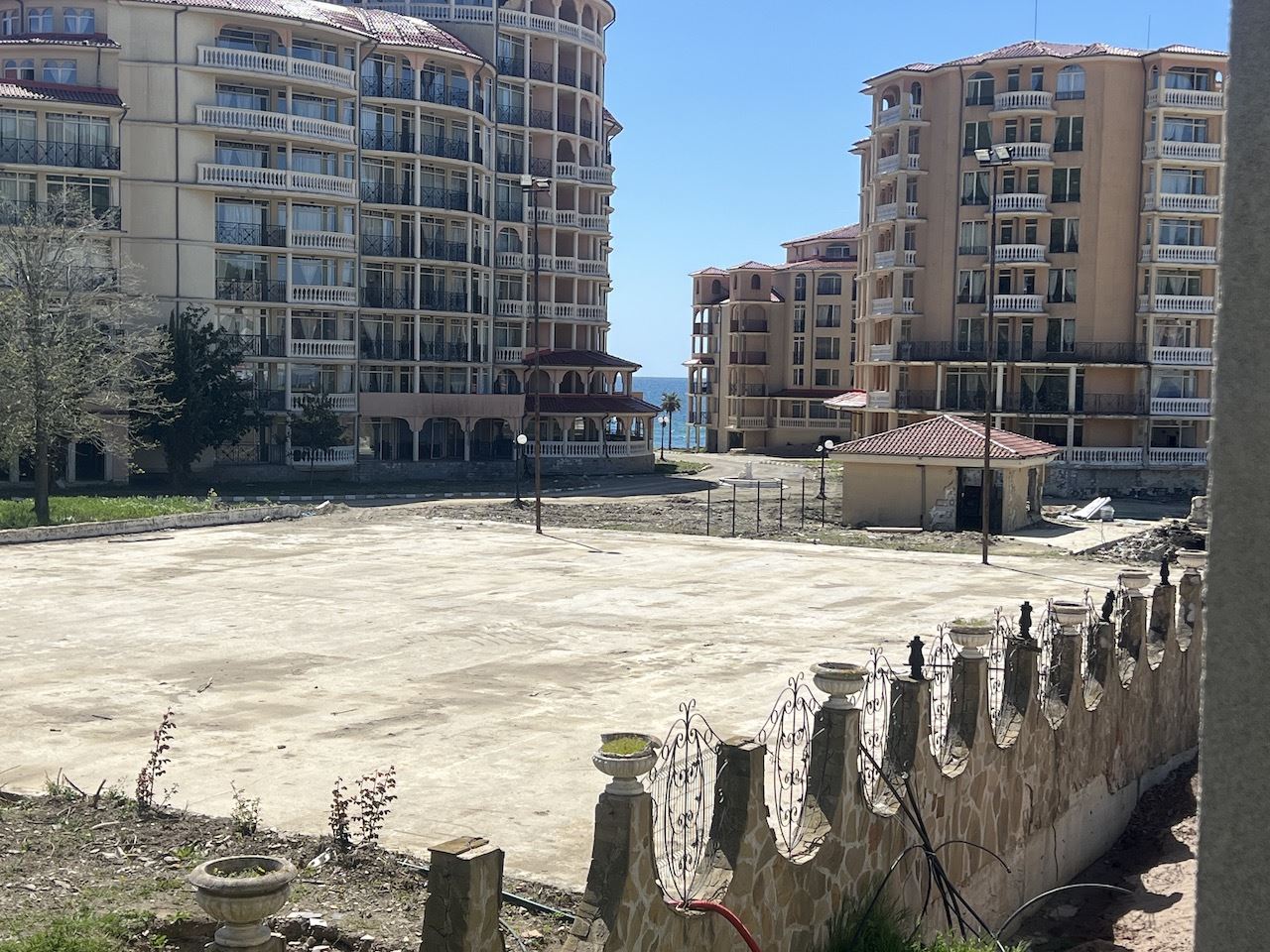 Gemütliches Studio im Herzen von Elenite – nur wenige Minuten vom Strand entfernt, in einer geschlossenen Anlage mit Pool und hervorragenden Annehmlichkeiten