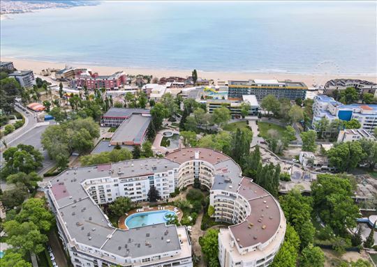 Die perfekte Ferieninvestition mit ausgezeichneter Lage – geräumige Wohnung 100 Meter vom Meer entfernt