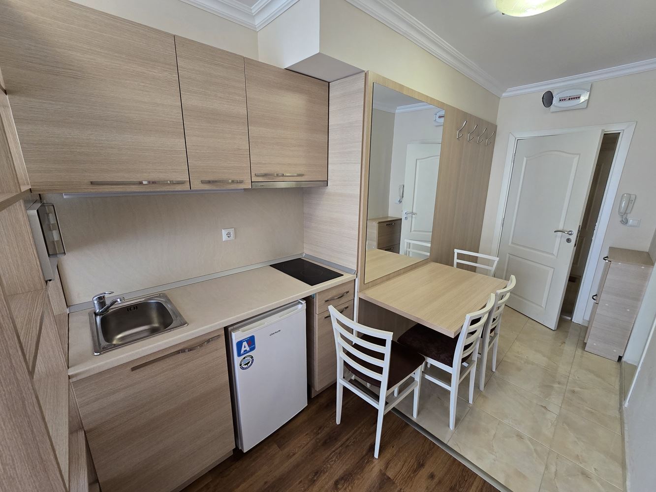 Moderne Zweizimmerwohnung in Sonnenstrand – neu renoviert, hervorragende Investitionsmöglichkeit und bezugsfertig