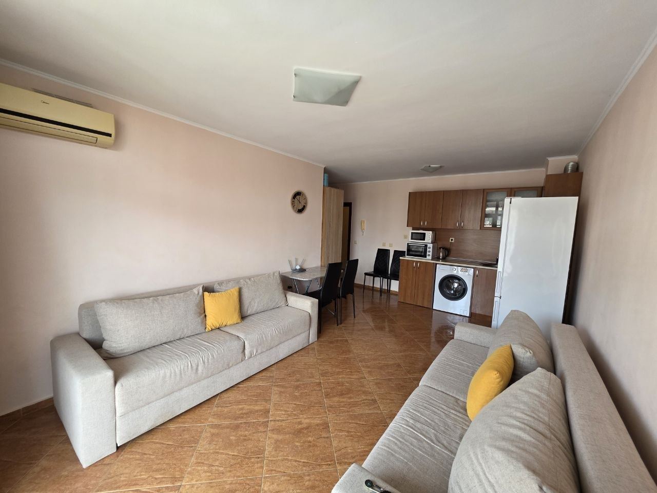Studio mit Poolblick in Sveti Vlas – eine ausgezeichnete Option für Investition, Wohnen oder Sommerurlaub