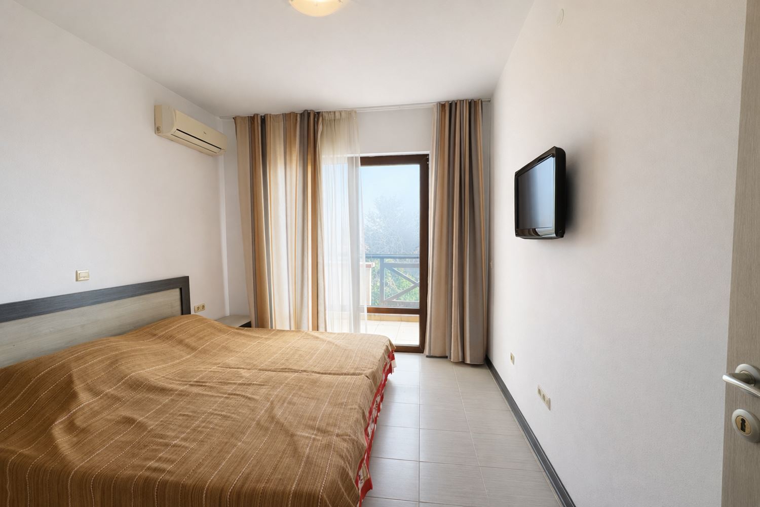 3-Zimmer-Wohnung mit Meerblick und Privatstrand in einer prestigeträchtigen Anlage in Tschernomorez