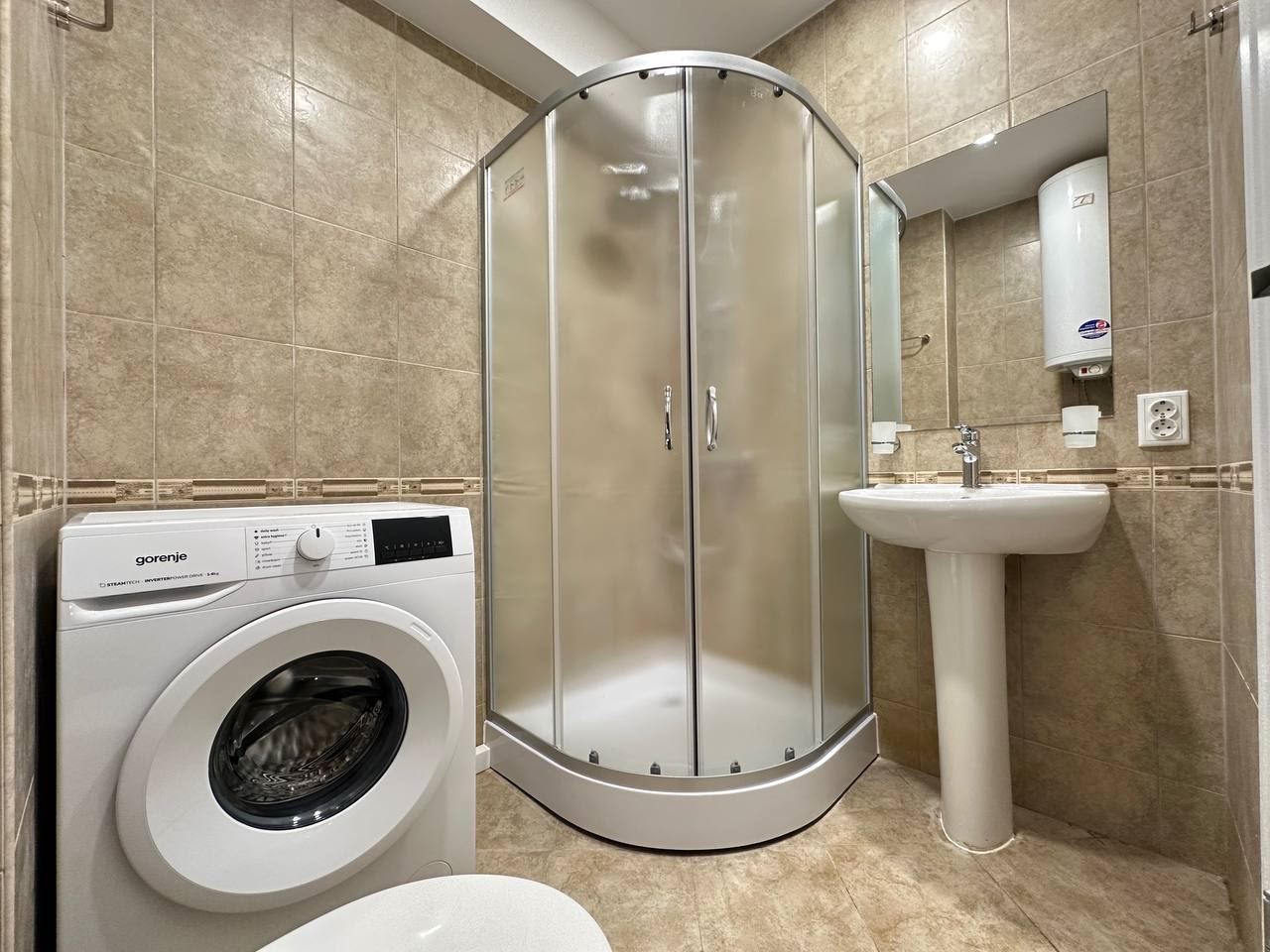 Stilvolle und gemütliche Wohnung mit direktem Zugang zum Pool – modernes Studio in einer geschlossenen Anlage, 300 m vom Meer entfernt