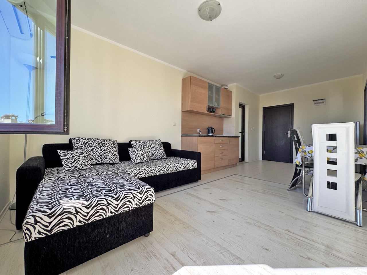 Möblierte Wohnung mit einem Schlafzimmer und einem herrlichen Blick auf Sonnenstrand