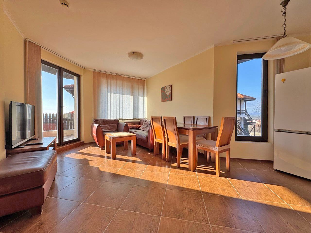 Geräumige 3-Zimmer-Wohnung mit Panoramablick auf Meer und Berge – Komfort, Stil und Ruhe inmitten der Natur