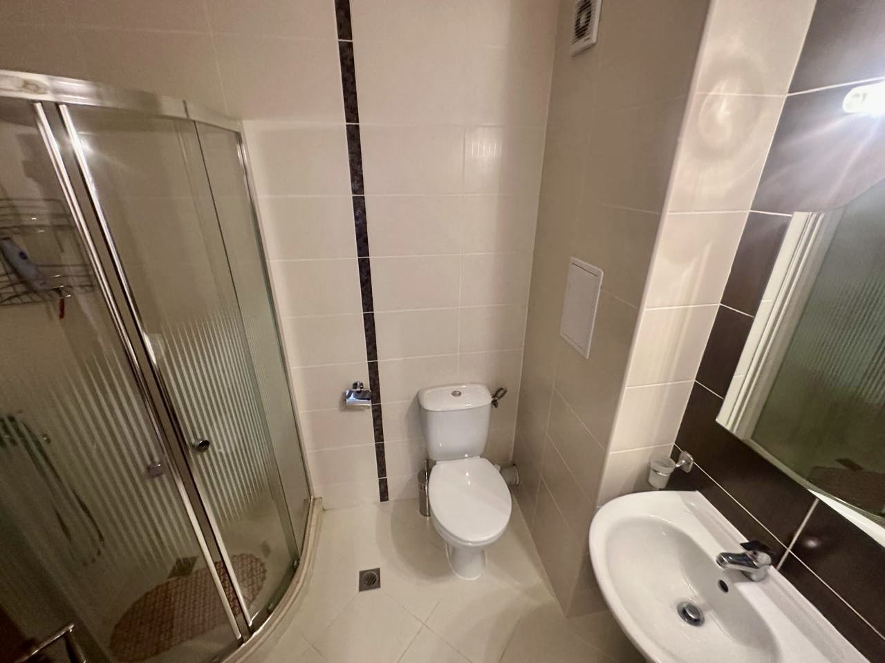 Geräumige Zweizimmerwohnung mit Blick auf den begrünten Innenhof in Nessebar