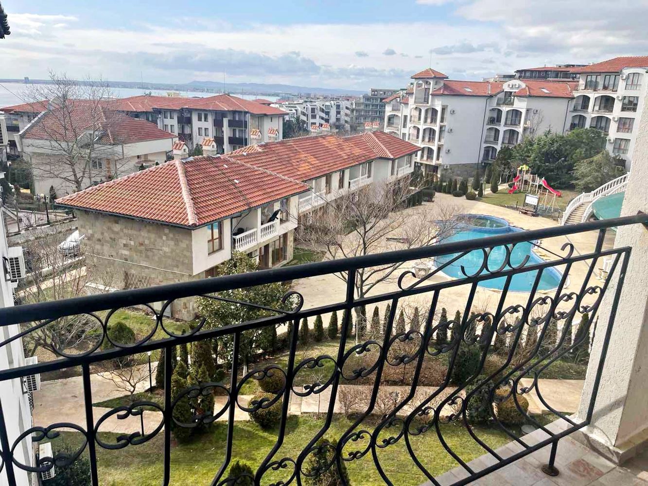 Zweizimmerwohnung mit Panoramameerblick in Sveti Vlas – Stil, Komfort und ausgezeichnete Investition