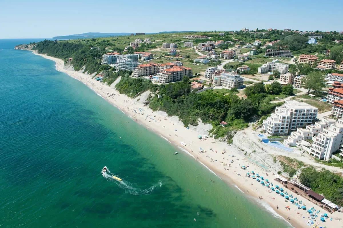 Meerblick und Komfort nur 100 Meter vom Strand entfernt! Möblierte Zweizimmerwohnung in einer Wohnanlage in Byala