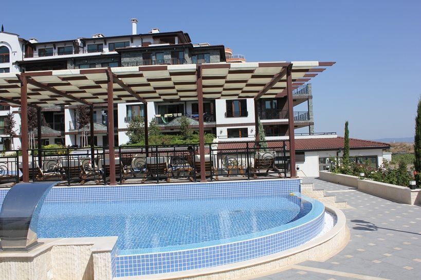 Geräumige 3-Zimmer-Wohnung mit Meerblick in Pomorie – 50 Meter vom Meer entfernt