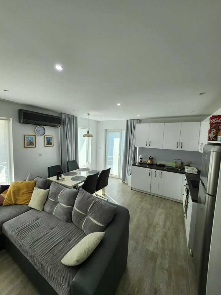 Drei-Zimmer-Wohnung mit Blick auf den Pool in Sveti Vlas – Komfort, Stil und hervorragende Lage
