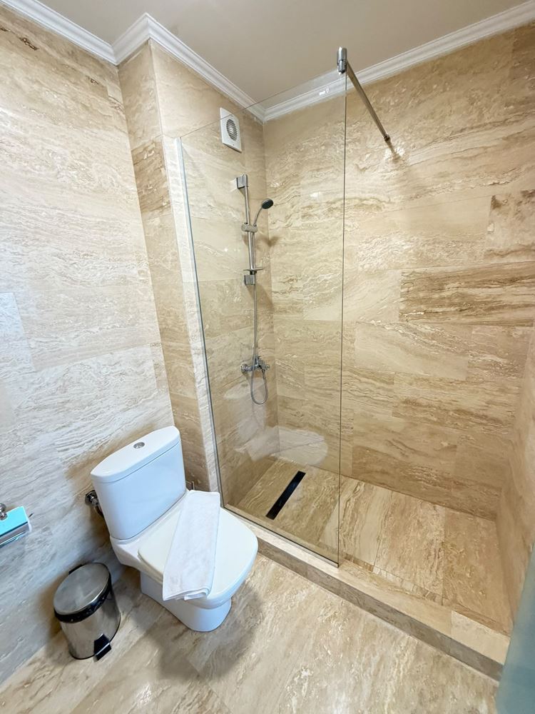 Luxuriöse Wohnung in erster Meereslinie in Sonnenstrand mit frontalem Meerblick