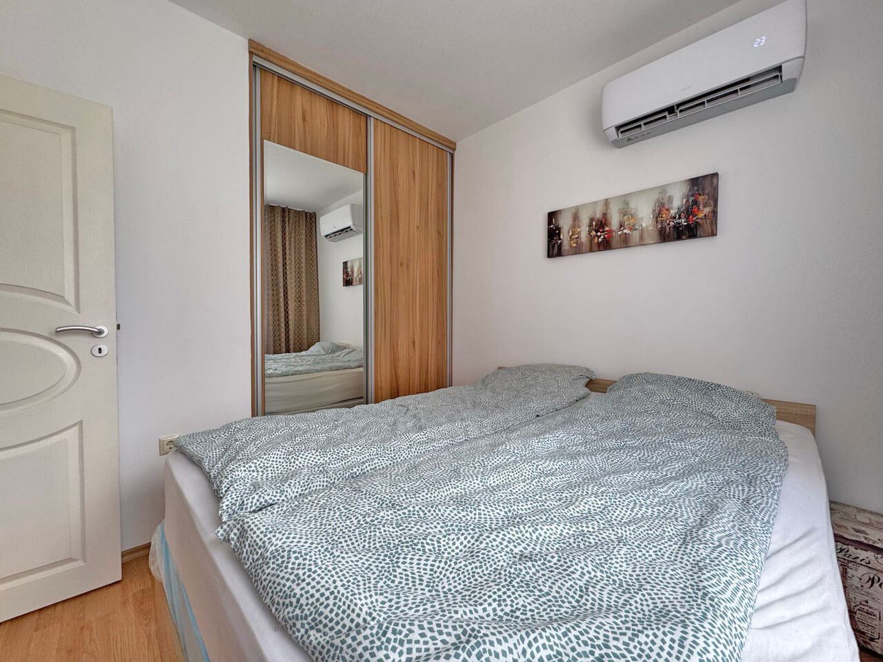 Luxuriöse Zweizimmerwohnung mit Poolblick in einer prestigeträchtigen Anlage in Sonnenstrand