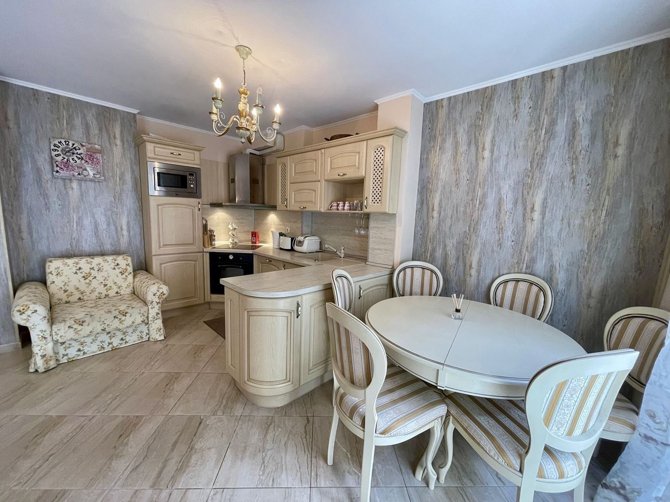Luxuriöses Maisonette-Apartment mit Garten in Elite-Komplex – Komfort und Entspannung in Meeresnähe