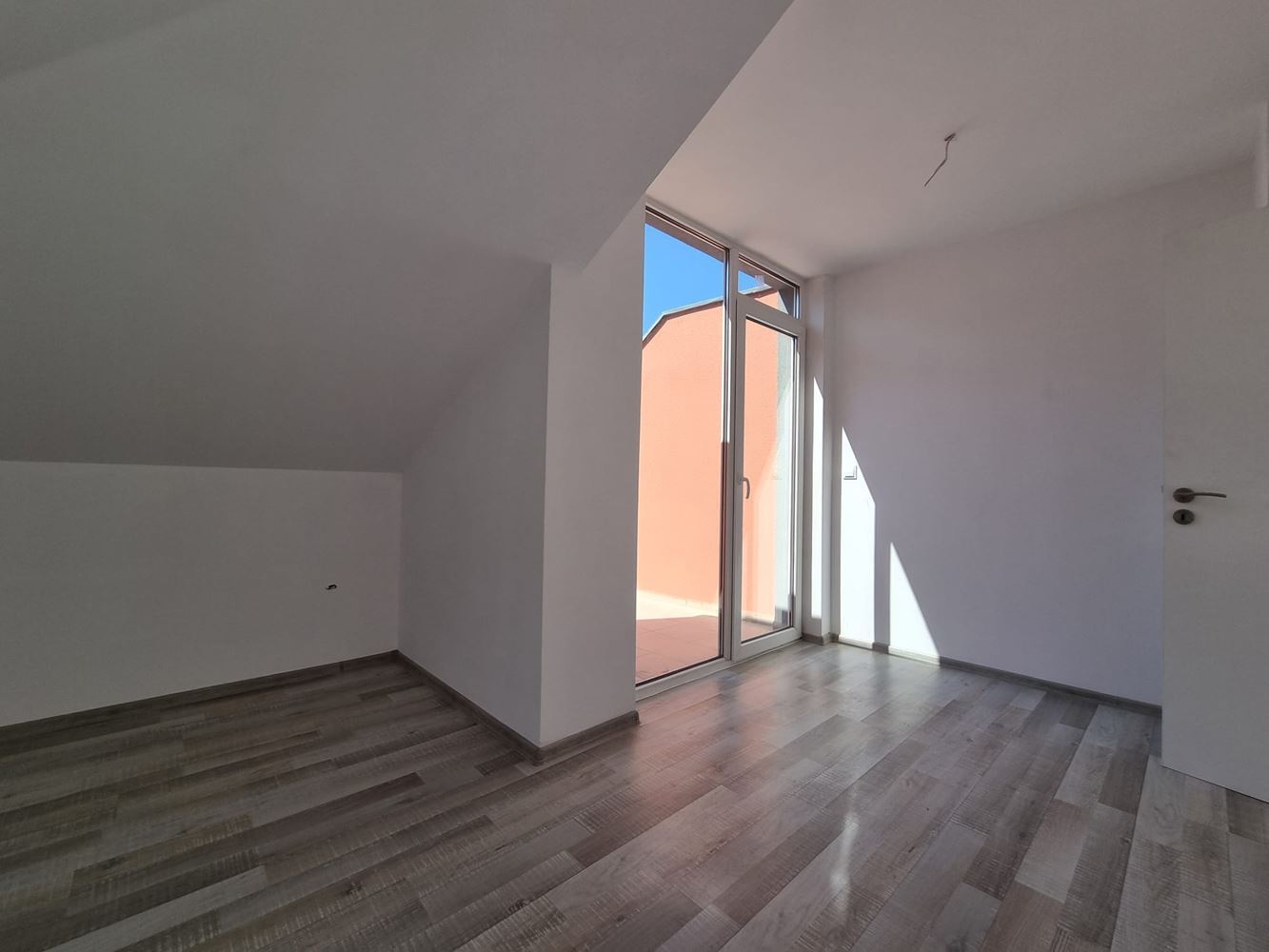 Helle und moderne Wohnung in ausgezeichneter Lage – eine Kombination aus Komfort, Natur und Meeresflair