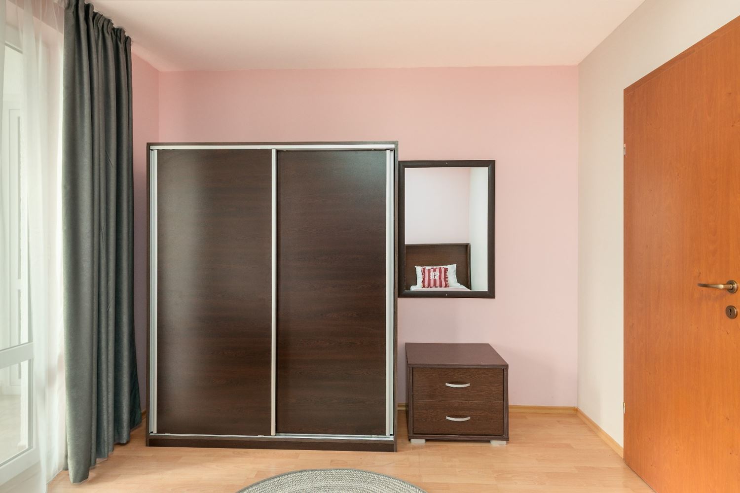 Stilvolles Zwei-Schlafzimmer-Apartment in erster Meereslinie mit direktem Meerblick in Sveti Vlas – Raum, Luxus und vollständige Annehmlichkeiten