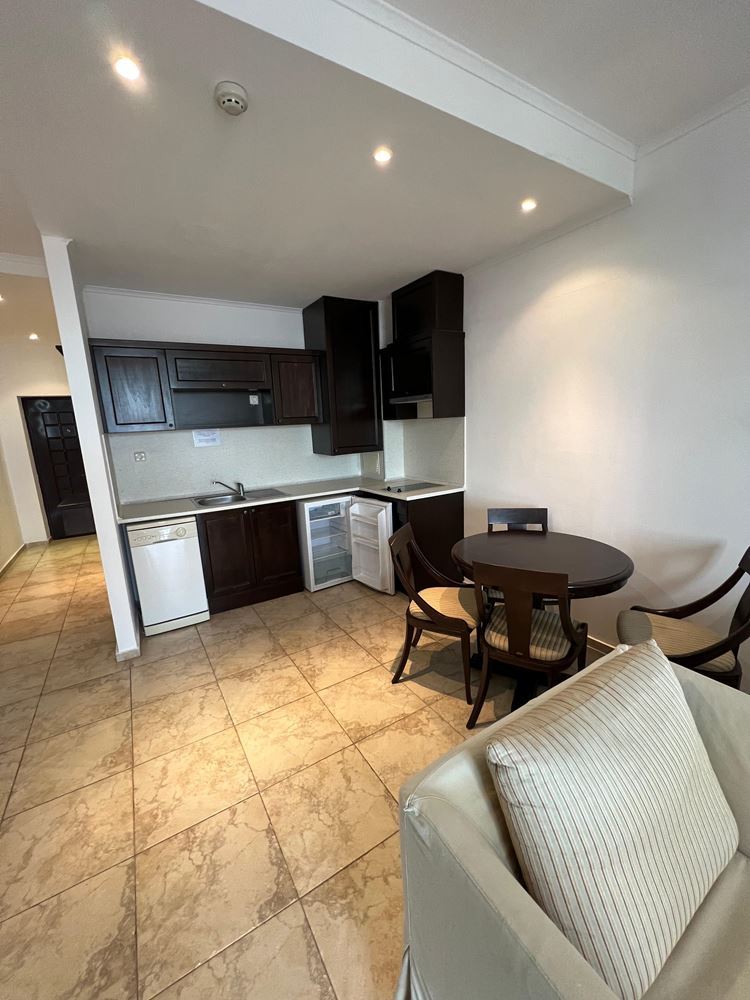 Luxuriöse Drei-Zimmer-Wohnung mit Panoramablick auf das Meer und den Pool – erste Meereslinie in Obzor!