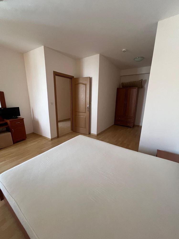 Geräumige Wohnung mit einem Schlafzimmer in Sunny Beach mit Poolblick