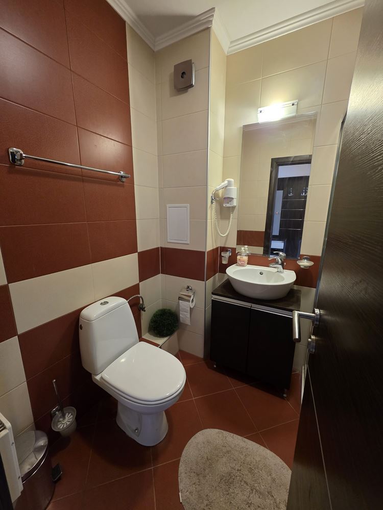 Herrliche Wohnung mit einem Schlafzimmer in einer Anlage in Sonnenstrand – Blick auf den Pool; Stil und Komfort