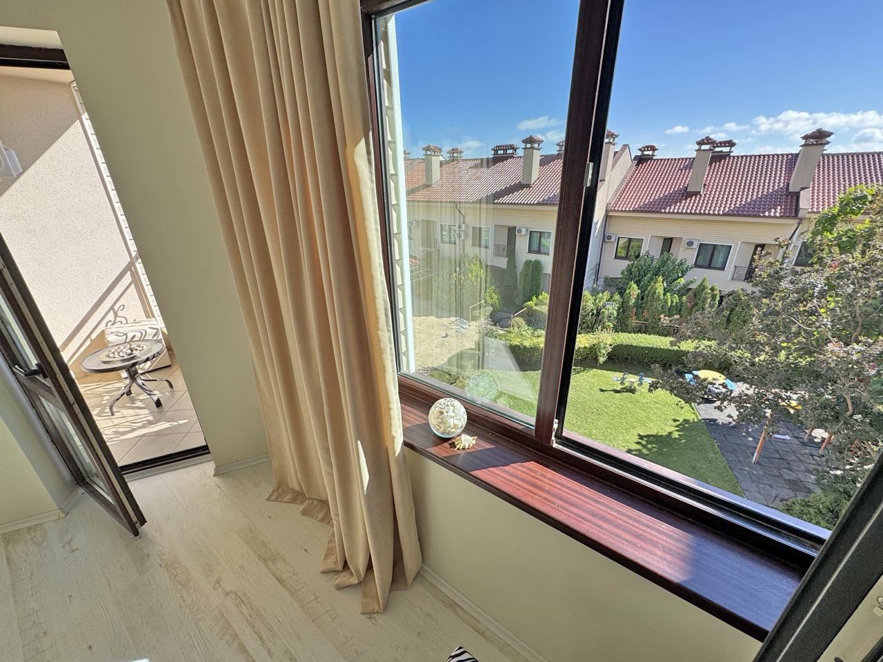 Möblierte Wohnung mit einem Schlafzimmer und einem herrlichen Blick auf Sonnenstrand