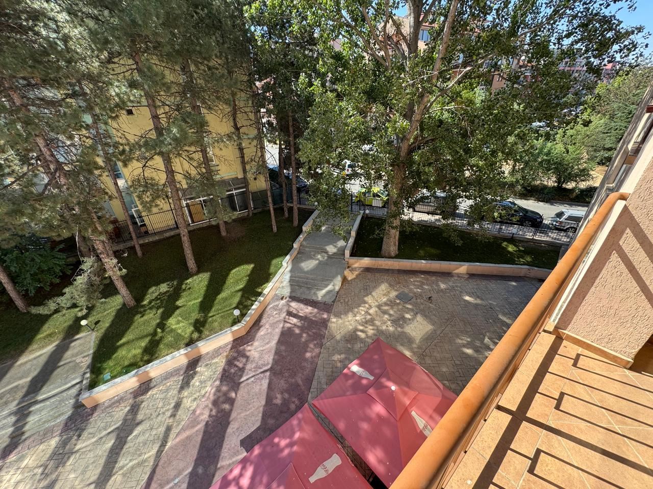 Zweizimmerwohnung mit Poolblick – nur 300 m vom Meer entfernt in Sonnenstrand