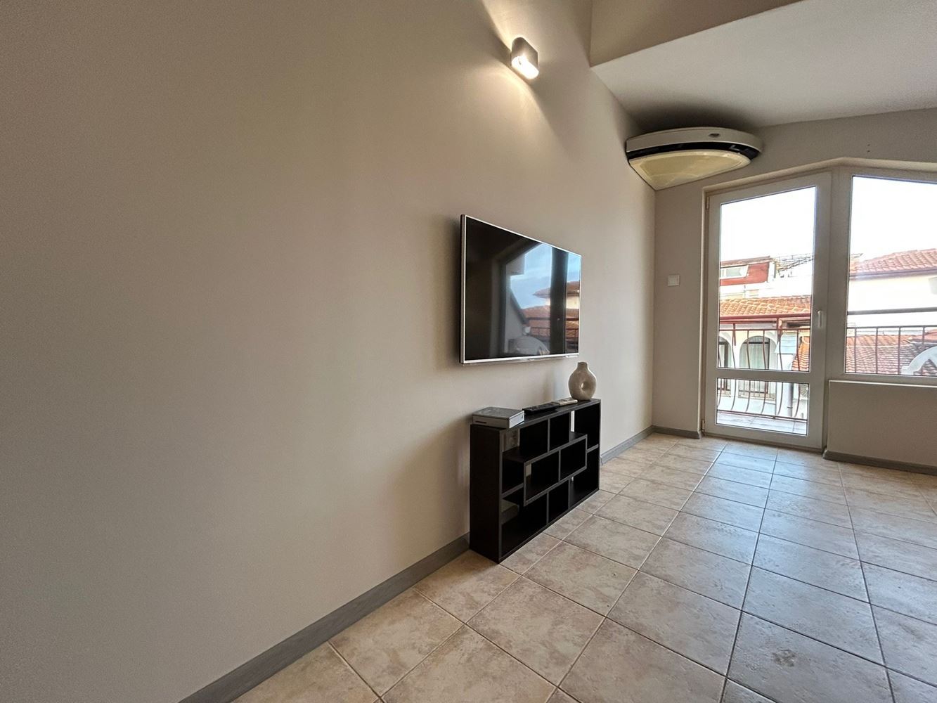 Geräumige 3-Zimmer-Wohnung in Sveti Vlas inmitten von viel Grün