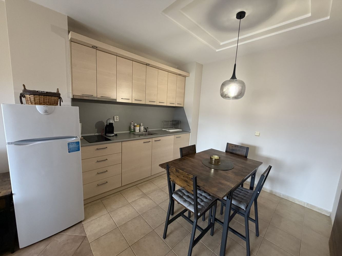 Möblierte Zwei-Zimmer-Wohnung (Wohnung mit einem Schlafzimmer) in einem Elite-Komplex mit Pools und Sportanlagen