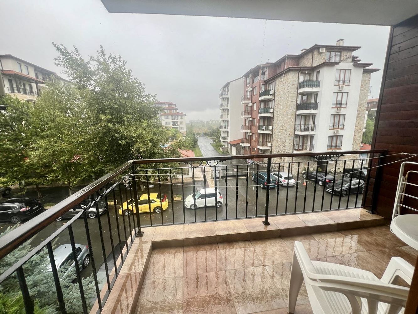 Geräumige Drei-Zimmer-Wohnung mit Poolblick in einer prestigeträchtigen Anlage in Nessebar