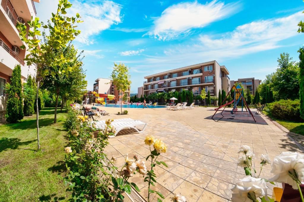 Praktisches und gemütliches Studio in Sonnenstrand – Komfort und Ruhe mit Blick auf den Pool